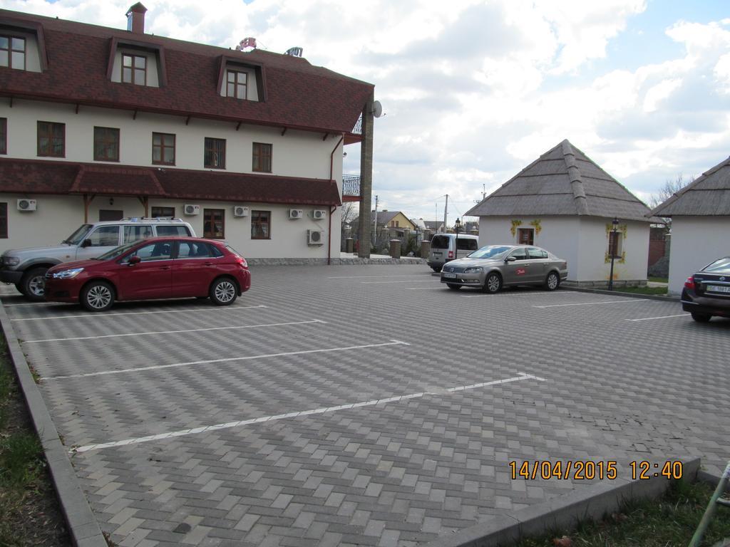 Stara Vezha Hotel Boryspilʼ Exterior foto